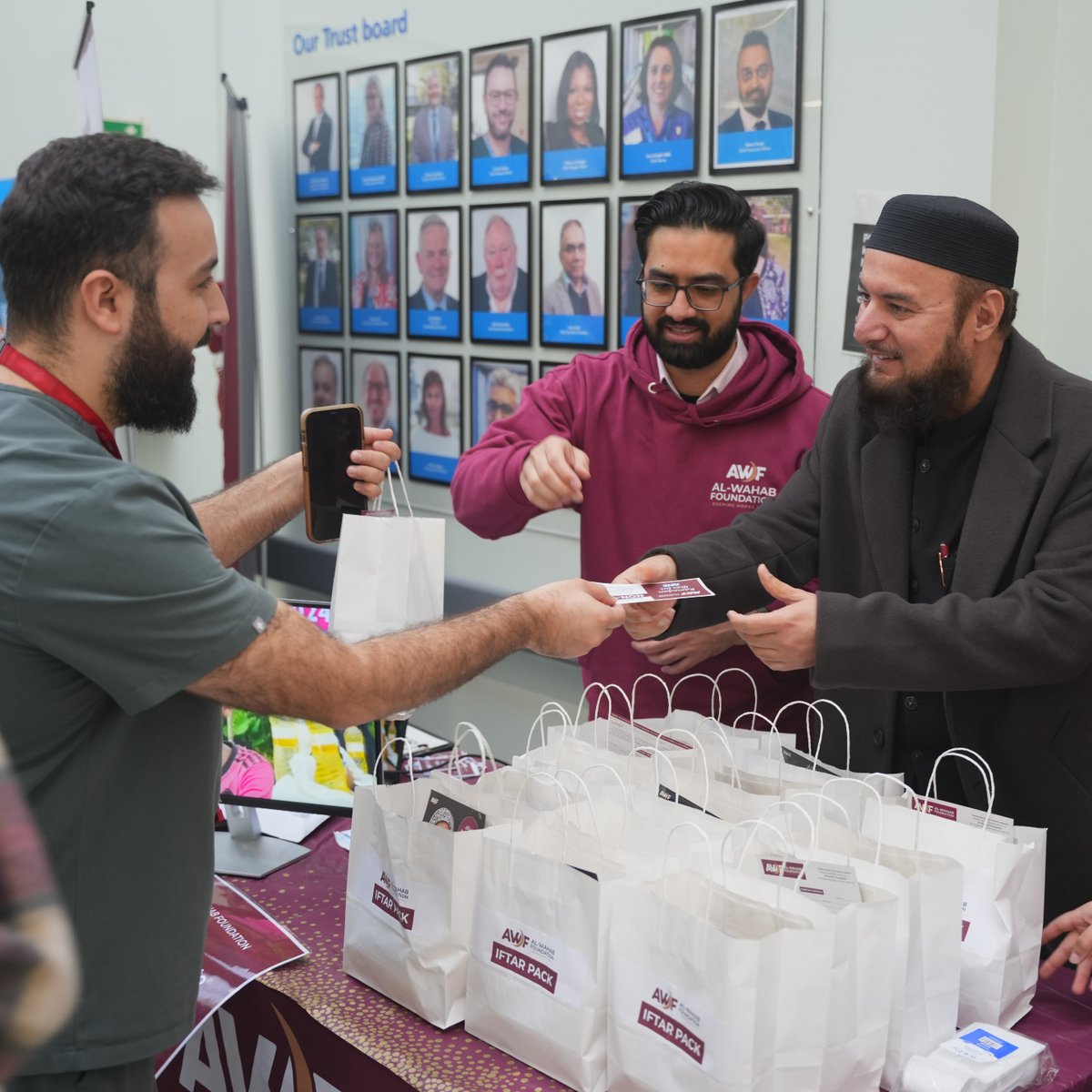 MuftiWahab1's tweet image. The NHS plays a vital role in our society, serving tirelessly in both challenging and ordinary times. Hosting this Iftar in their honour was a privilege for us. 

#NHSThankYou #RamadanIftar #StrongerTogether #MuftiAbdulWahab #Ramadan2026