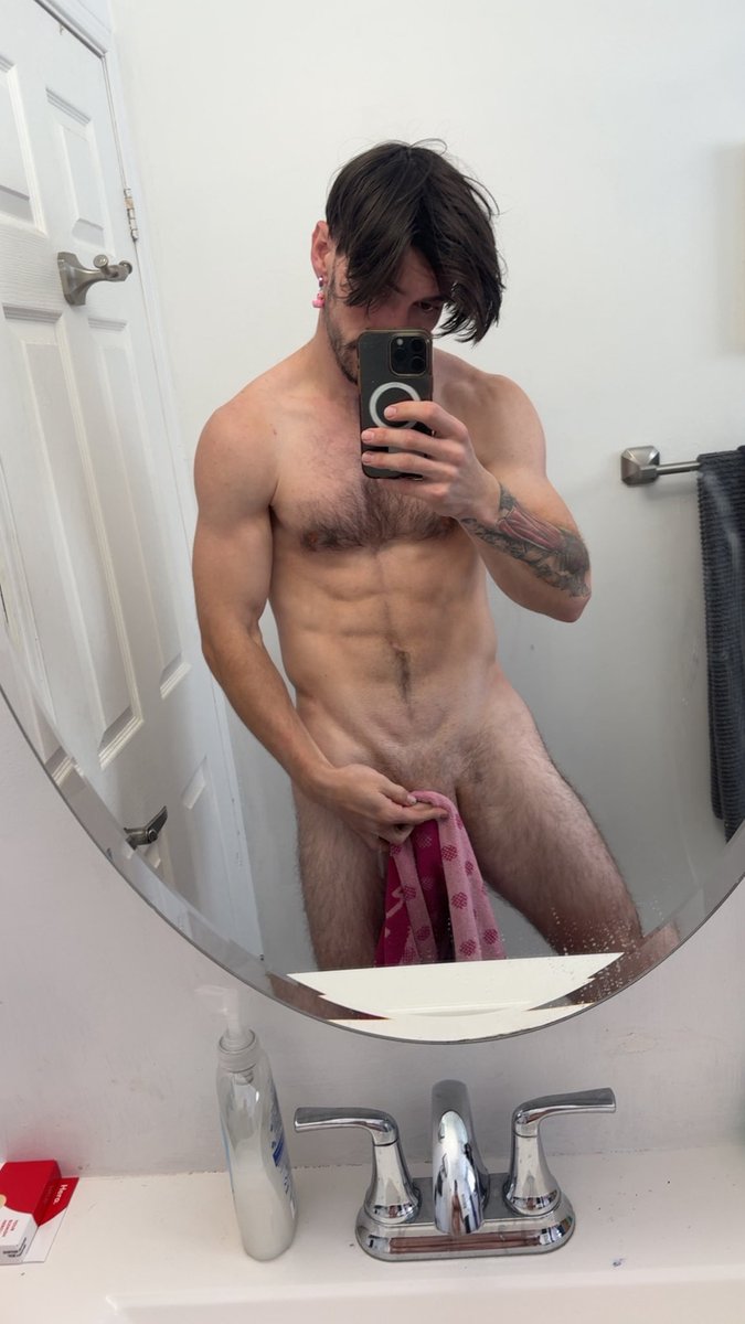 averagebeast25's tweet photo. All I want to do right now is fuck https://t.co/O5dZLljjYK