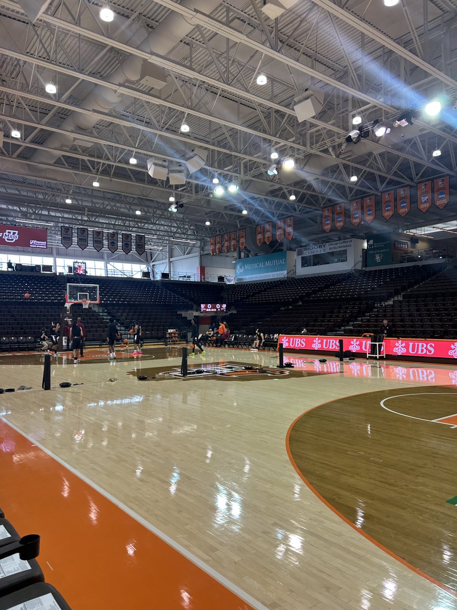 Burnham_Jay's tweet photo. Nice diggs &amp; elite soda selection @BGSUMBB - Ready to go with Western Mass Insurance Giant @JustinMoffatt  at 1:40 for @UMassMBB Pre-game. 

Minutemen need some W's. https://t.co/snWuN5MxBk