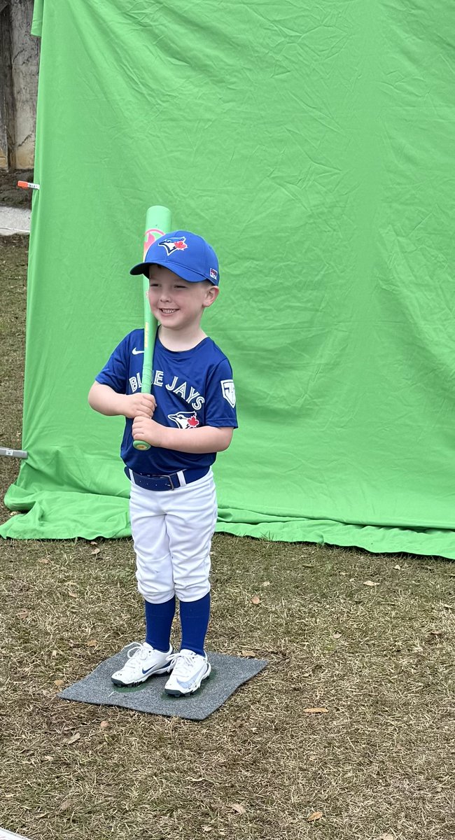 CoachSmitty904's tweet photo. If we don’t get four barrels there’s no peppa pig tonight.  Young pup better lock in today. https://t.co/iH1p9lp66M