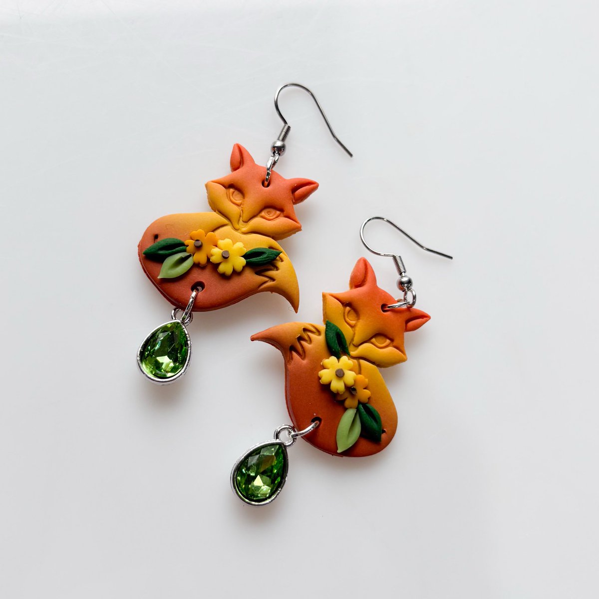 aimee makes earrings • tweet media
