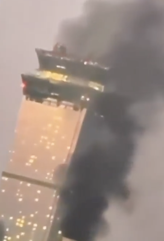 cirnosad's tweet photo. The penthouse of St. Regis Hotel in Dubai has been destroyed. https://t.co/NfpiWWNGzN