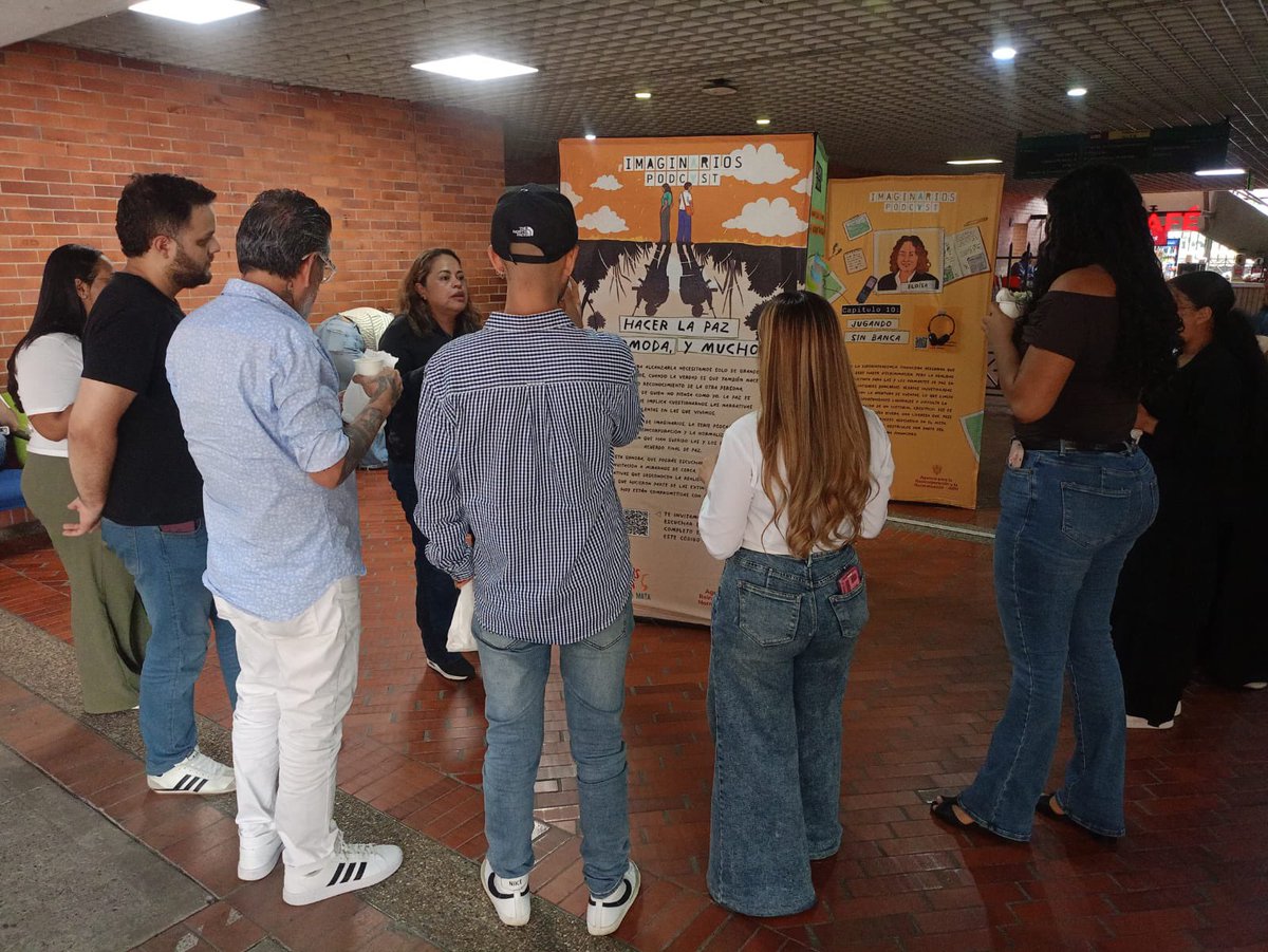 ARNColombia's tweet photo. Estudiantes, organizaciones sociales y medios de comunicación, dialogaron sobre el papel del periodismo en la construcción de país.
Porque muchas veces se estigmatiza desde la desinformación, narrar con responsabilidad es también una forma de garantizar derechos. https://t.co/wpGoJtisL8