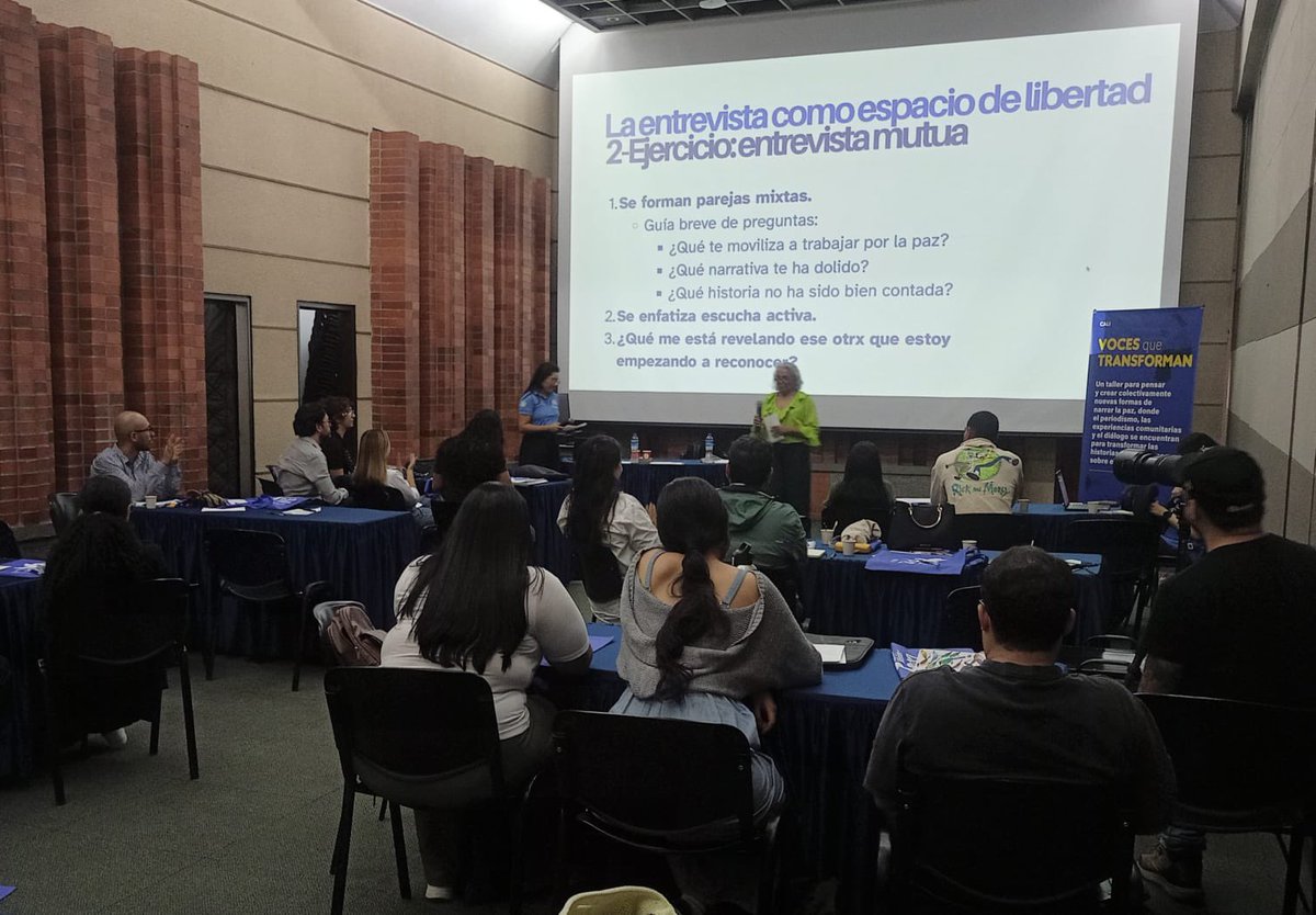 ARNColombia's tweet photo. Desde la @ARNColombia promovemos un periodismo que atienda las necesidades de la población, que contextualice, que contraste y que no cierre puertas con prejuicios.

La paz también se construye desde el lenguaje, contarla sin estigmas es un compromiso colectivo. https://t.co/5urWMbKKFY