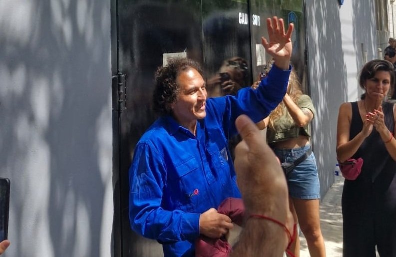 Liberaron a Víctor Ottoboni, obrero de FATE detenido después de participar en la protesta contra la reforma laboral del día de ayer. 
Fue detenido por una patota de la Policía de la Ciudad. 
Gracias a todos por la enorme solidaridad recibida 🙏✊🏻