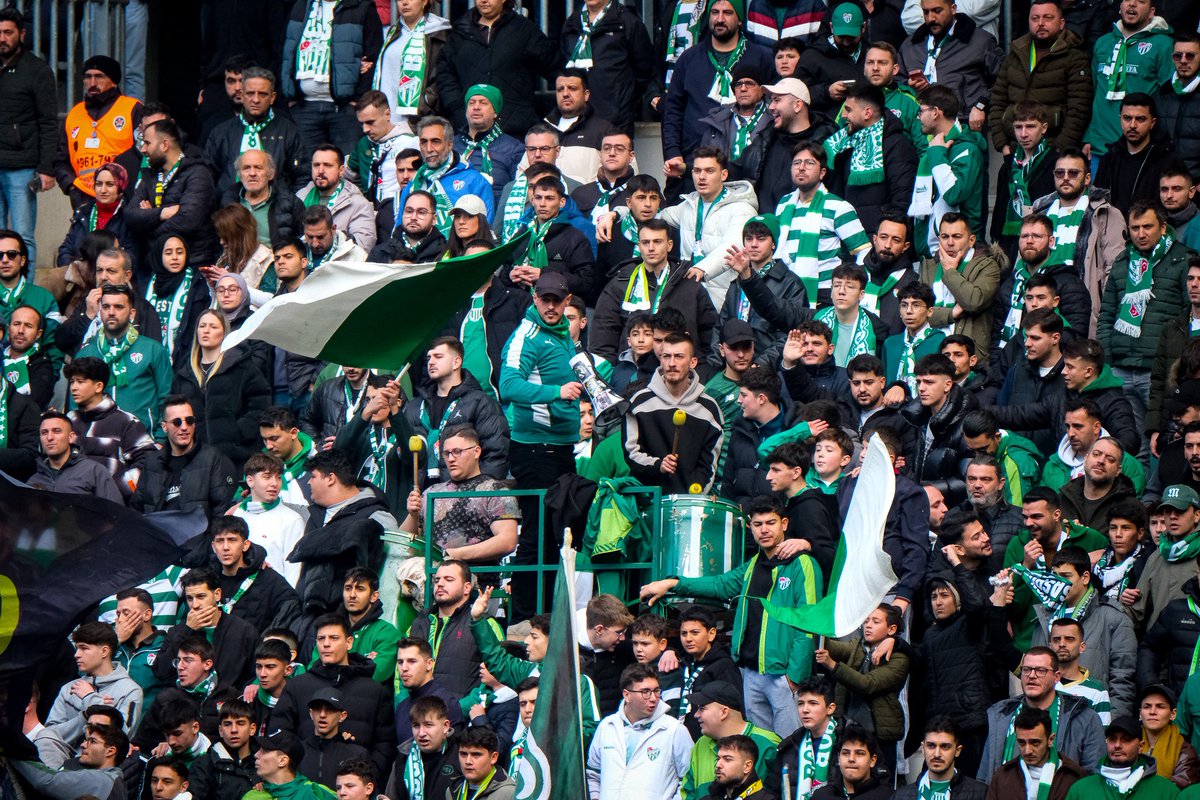 Son düdüğe kadar pes etmek yok şampiyon biz olacağız.