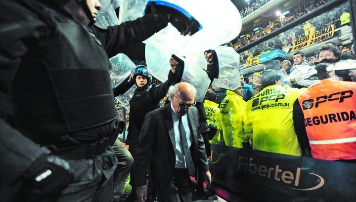 Hay maneras de irse del club que ganaste todo. Siempre agradecido pese a las críticas futbolisticas a Marcelo Gallardo algo que nunca entenderán del otro lado porque echaron y luego insultaron a su mejor DT de la historia Carlos Bianchi. No hay nada que explicar. Fin