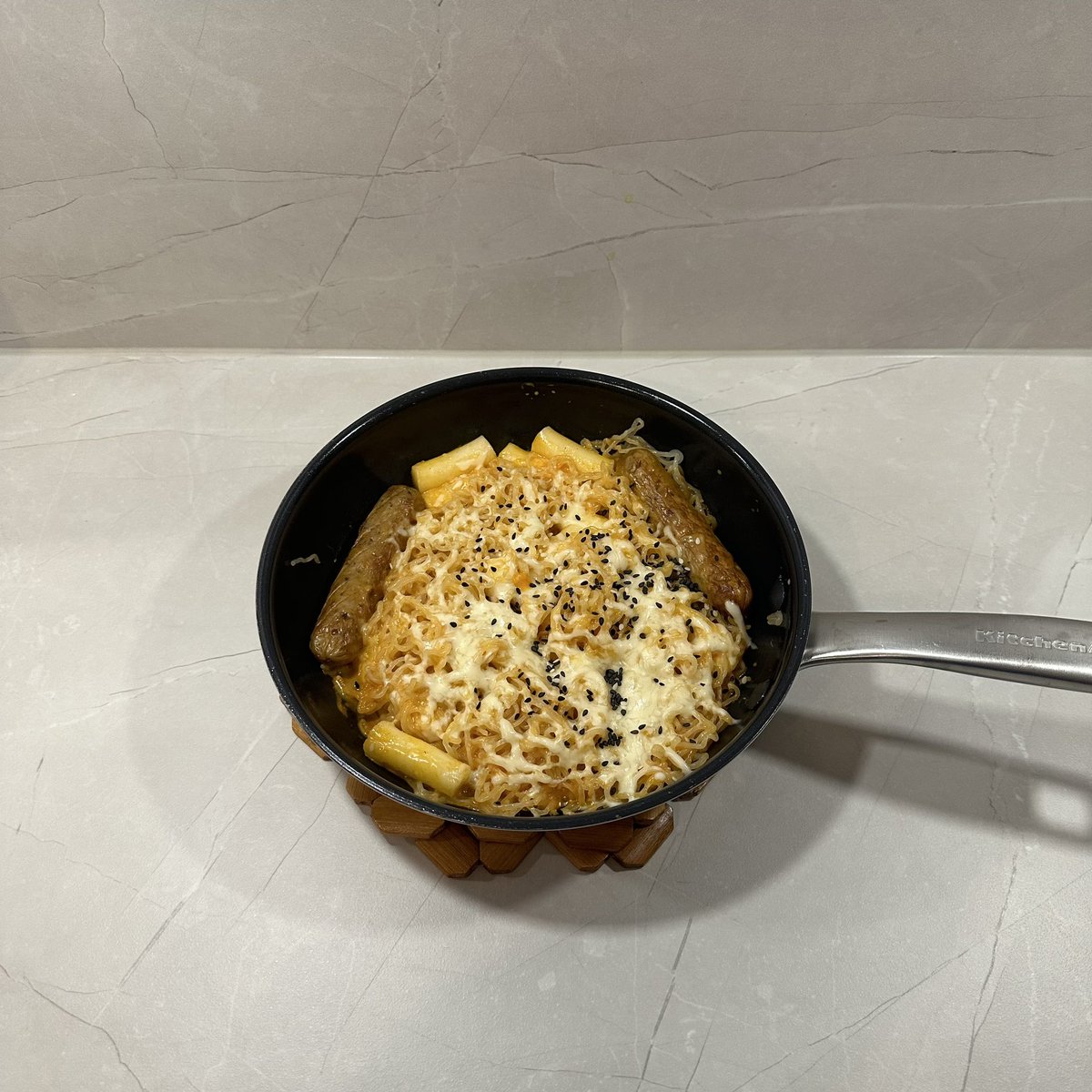 jihooncals's tweet photo. iftar: 396 calories

this is gonna wreck my stomach https://t.co/dxC2xkxWZx