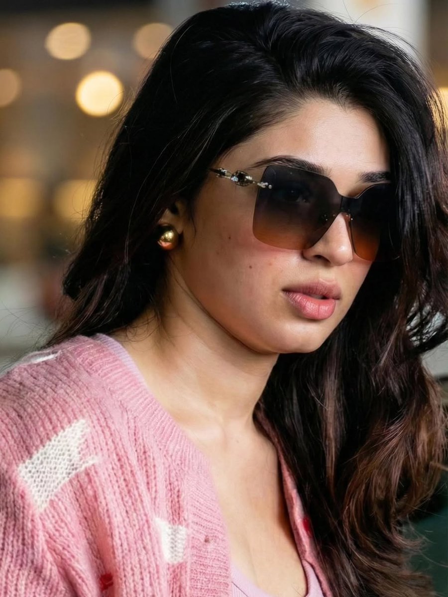 Moddalaki stamina lekapote Viagra Vesukuntaru kani krithi Face he oka Vaigra tablets deeni chuste Elanti Musali modda ayina Lestundi 💦💦💦
Deeni pooku enta taste ga untado Nakite 🤤🤤
Deeni gudda kuda Nakuta..deeni lips tho okasari liplock chepinchikoni modda notlo peduta 💦💦💦