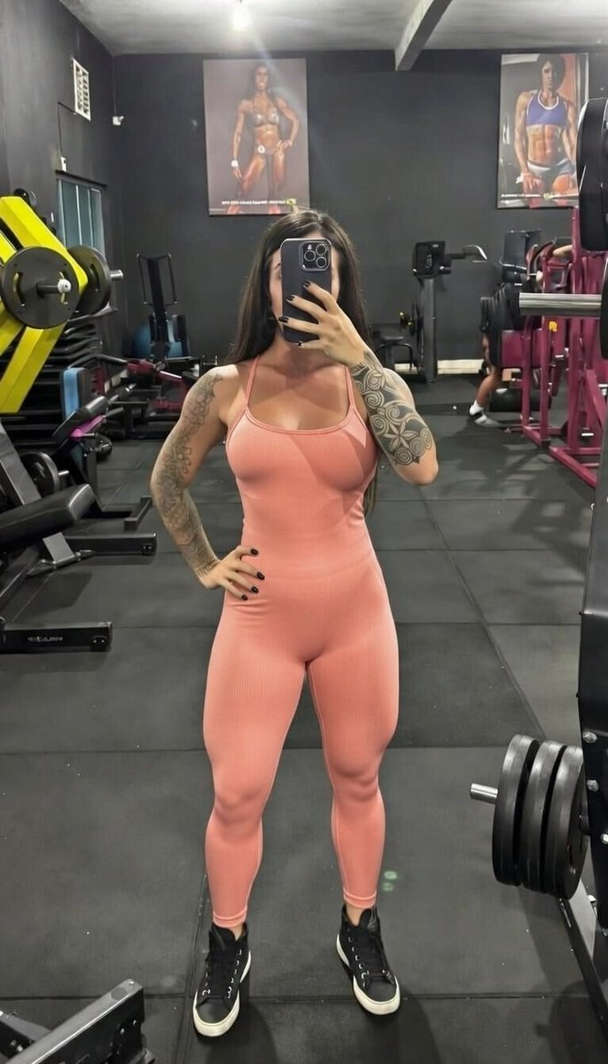 Ysafeh1993's tweet photo. Frente e verso
#Sabado #treino #pessego #bumbum #espelho #raba #RABAAWARDSㅤㅤㅤ 🍑🤳🏻🔥 https://t.co/tNA2uqY6i8