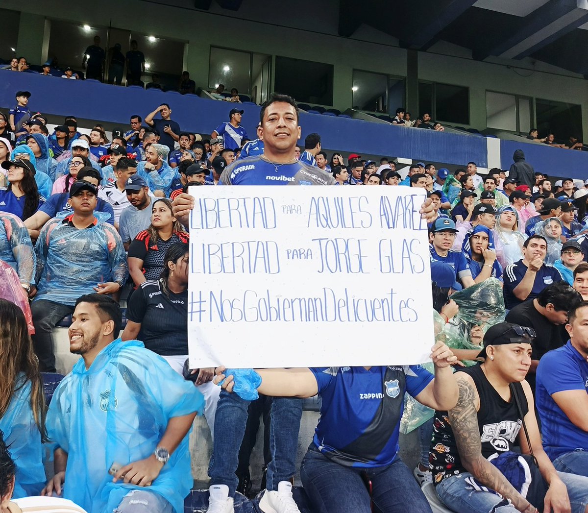 Desde el capwell para el mundo

Libertad para <a href="/aquilesalvarez/">Aquiles Alvarez Henriques</a>, libertad para <a href="/JorgeGlas/">Jorge Glas</a> 

#NosGobiernanDelincuentes