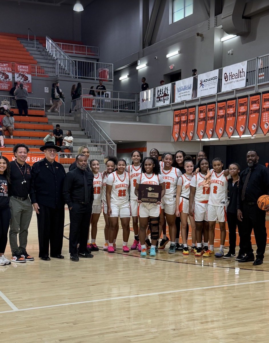 BTWladyhornets tweet media