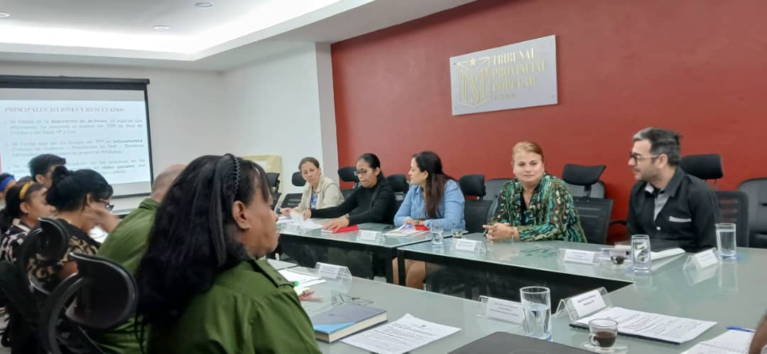Yojaniers's tweet photo. Fue una mañana de análisis, compromisos y de definición de nuevas metas.
Gracias por la oportunidad, la guía y el acompañamiento a las principales autoridades del Partido y el Gobierno en La Habana y del Presidente del @TSupremoCU 
@Oscar_CubaTSP @IzquierdoAlons1 @YanetHzP25 https://t.co/AEfUyMoYWB