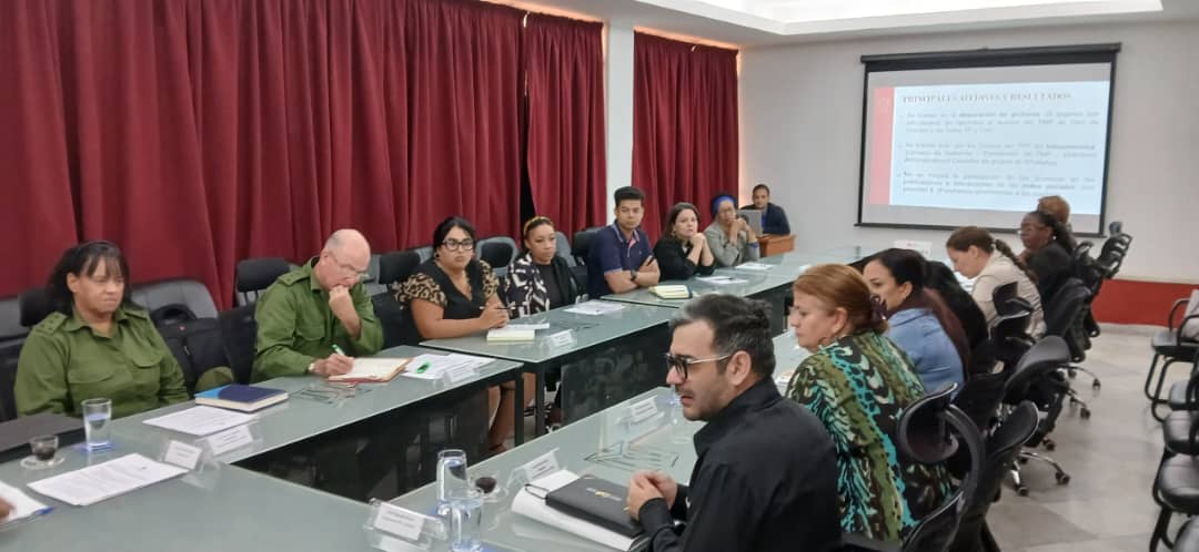 Yojaniers's tweet photo. Fue una mañana de análisis, compromisos y de definición de nuevas metas.
Gracias por la oportunidad, la guía y el acompañamiento a las principales autoridades del Partido y el Gobierno en La Habana y del Presidente del @TSupremoCU 
@Oscar_CubaTSP @IzquierdoAlons1 @YanetHzP25 https://t.co/AEfUyMoYWB