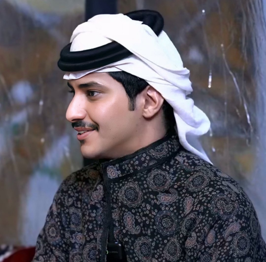 ToleenMoha26407's tweet photo. كم مرة كنا ضايقين ويطلع لنا فننسى ضيقتنا
نضحك من قلب ونحس إن الدنيا أخف
من عرفناه وهو مبتسم، متفائل، ينشر طاقة إيجابية،محب للخير، قريب من الناس، ودايم يحاول يكون سبب في فرحهم.
وفي المقابل يمكن هو كان أحوج شخص للي يخفف عنه 
اللهم كما أسعد قلوبنا  فأسعده واشرح صدره واشفيه يارب 😔❤️‍🩹 https://t.co/vzoguAWENl