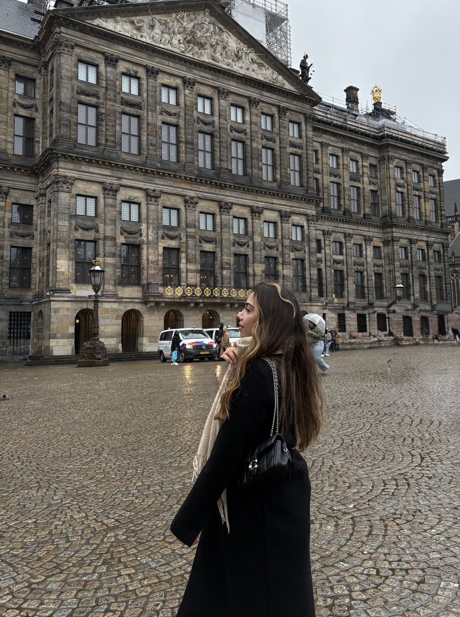 lachicakurda's tweet photo. Lil Amsterdam dump https://t.co/QHU7LwmQxl