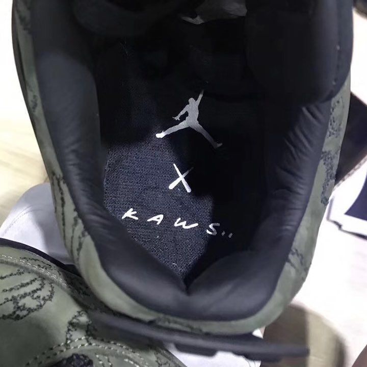 SneakerAlertHD's tweet photo. KAWS x Nike Air Jordan 4 “Olive” 🫒 https://t.co/thO48dtISm