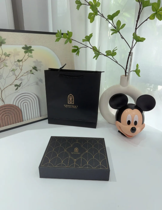 hassantoke's tweet photo. Gifted or not, chocolate always brings a smile, Loving these exquisite treats 💖 #TreatYourself https://t.co/Ccbz5RGxV4