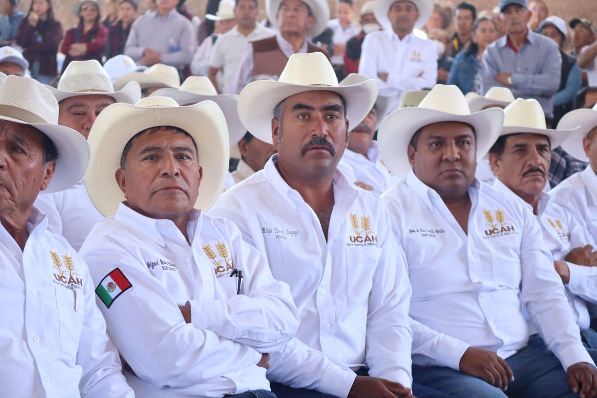 Acompañamos a miles de productores en el Encuentro con Cebaderos del Estado de Hidalgo, en Almoloya, reafirmando que el campo hidalguense es fuerza, organización y trabajo. 🌾🤝

Hoy el respaldo es claro: el presupuesto para Agricultura y Desarrollo Rural registra un incremento