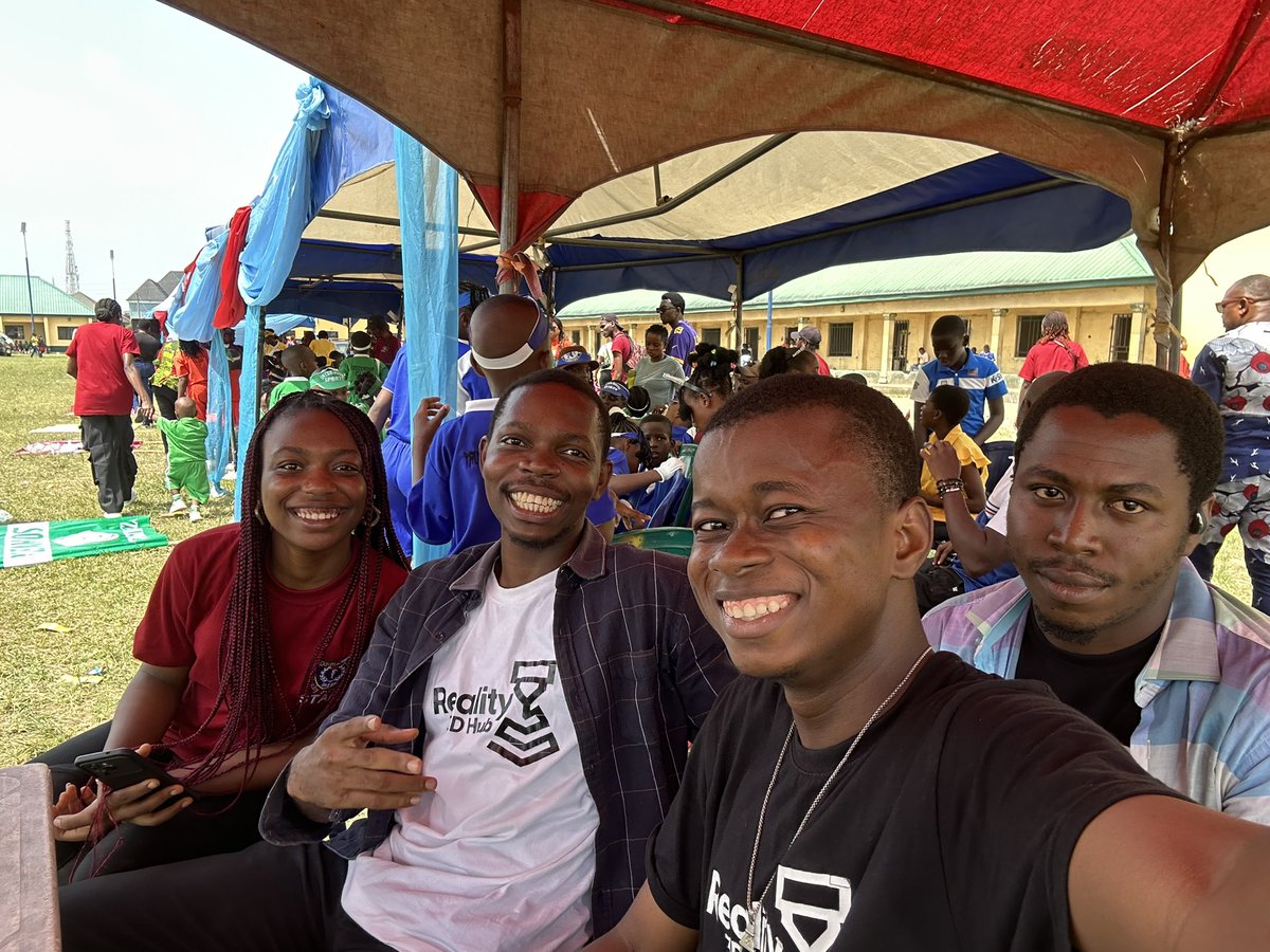 EmmyCodes tweet media