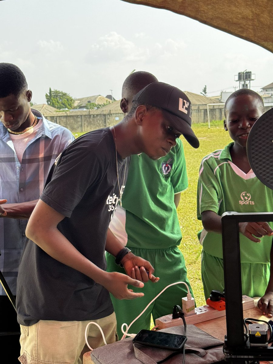 EmmyCodes tweet media