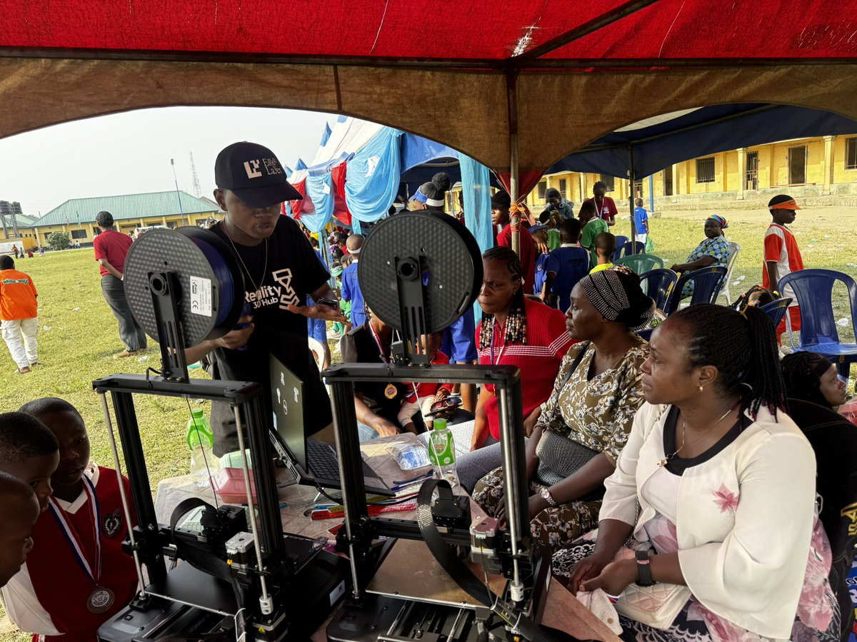 EmmyCodes tweet media