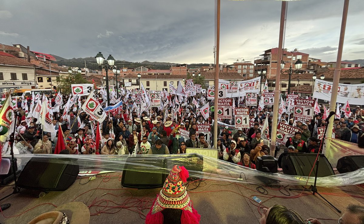 ¡El Cusco se puso de pie por la refundación de la patria! ¡Ronald Atencio se presenta a plaza llena!

#ConElSurVenceremos.