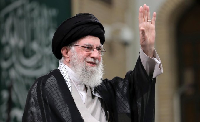 vijaykumar1305's tweet photo. People who consider #Iran's Supreme Leader Ayatollah Ali Khamenei, Great, should always remember this picture👇. #Iran #IranWar #Tehran #Israel #USA https://t.co/jyFonisYNj