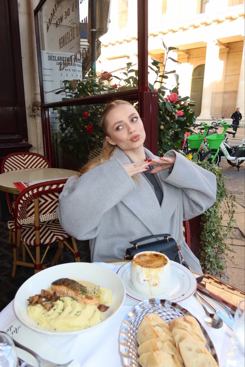 minimollyq's tweet photo. Paris 😮‍💨 omg I love it !!! 🫶 https://t.co/k03TABR3dv