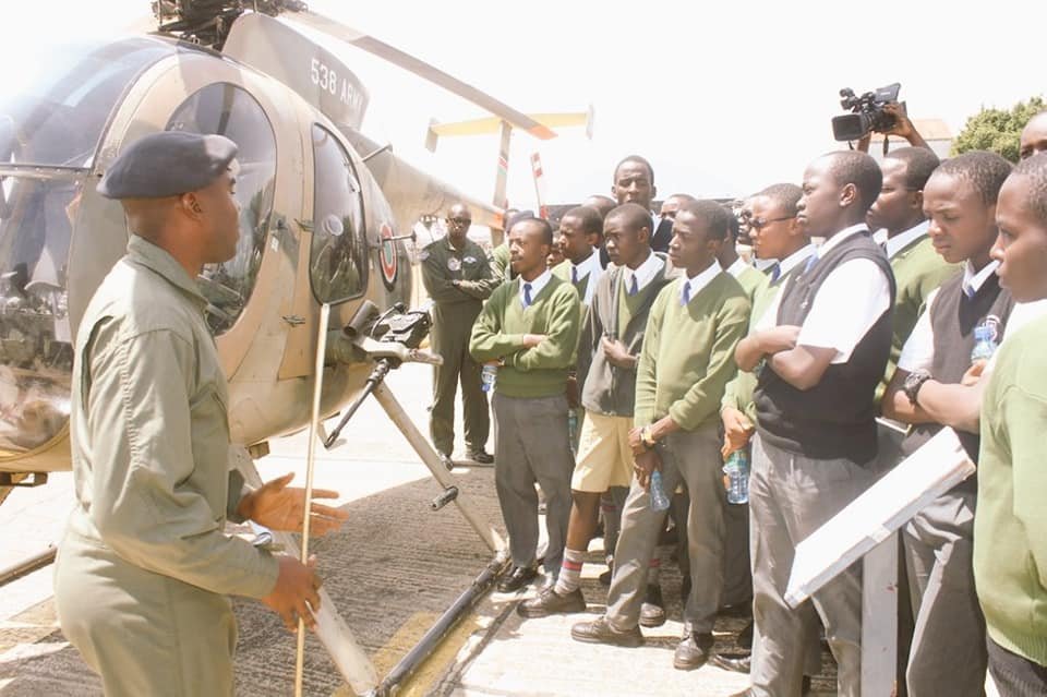 HammerOfWar5's tweet photo. Picture showing a american made MD500 Defender helicopter of the Kenyan 🇰🇪 Army. https://t.co/csgoSuov8i
