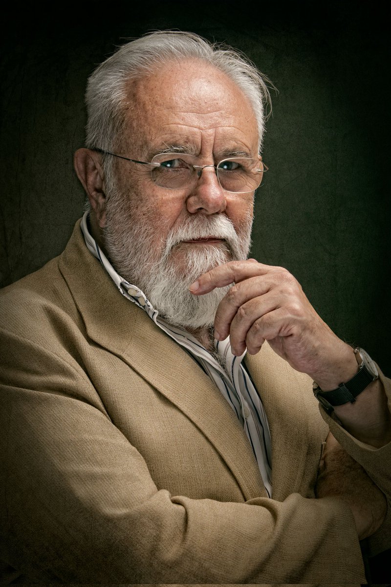 Lo mejor de la Gala de los Goya, con diferencia, ha sido el discurso de Gonzalo Suarez |
#Goya2026
"Dios nos premia con los sueños y nos castiga con la realidad".
Menos mal que aún nos quedan estos referentes.