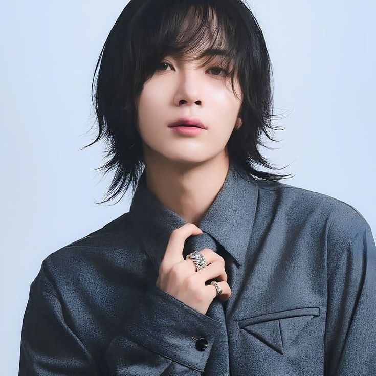 jagiyanations's tweet photo. [ cheolhan ideas ]

a thread;

kala itu, mereka berdua adalah kekasih. lantaran hubungan tak direstui, jeonghan mengambil keputusan untuk menikahi orang lain. seungcheol menghilang selama beberapa tahun. dari pernikahan jeonghan, lahirnya seorang bayi bernama mingyu. https://t.co/jzgrSfTW97