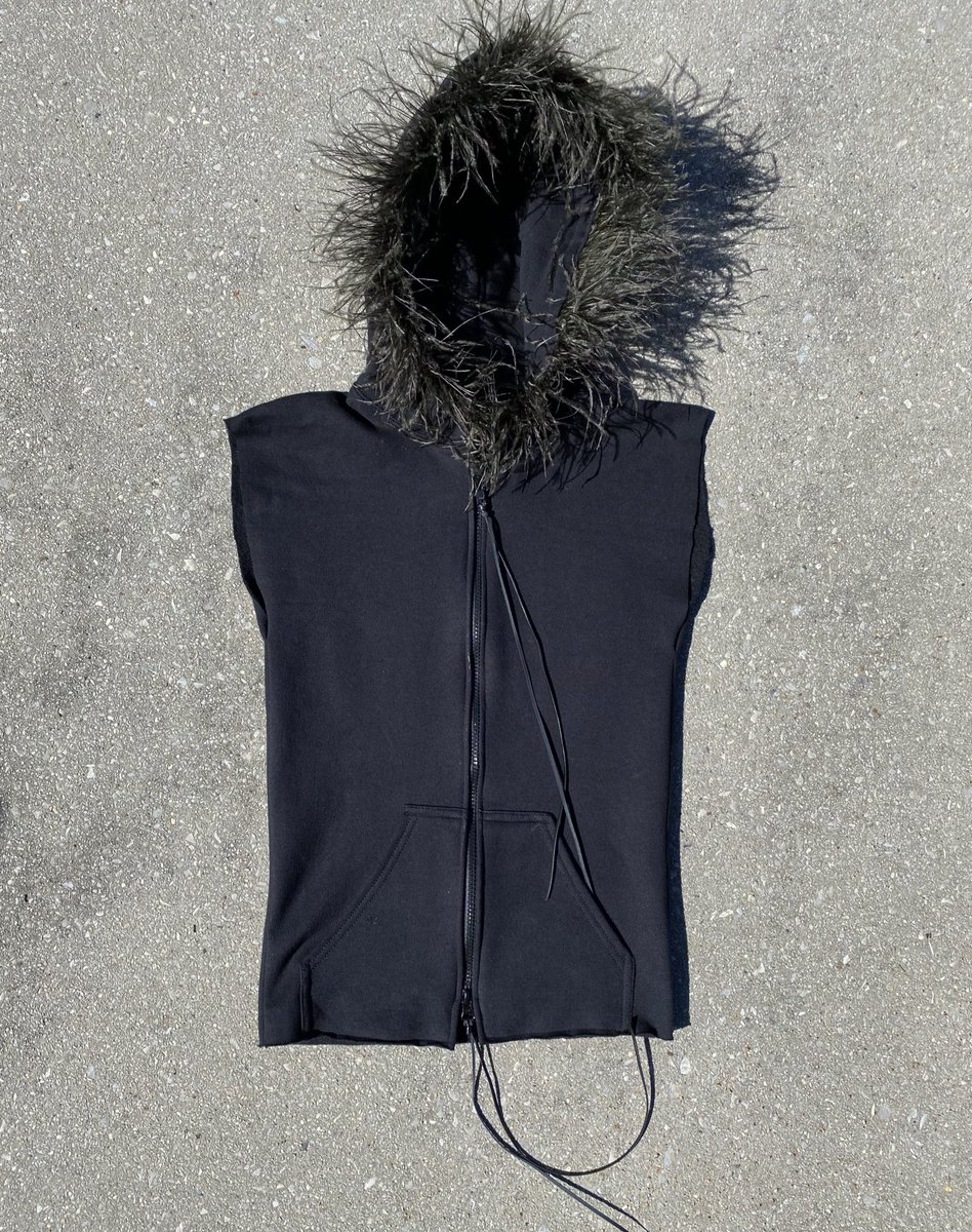 Foot To Throat tweet media