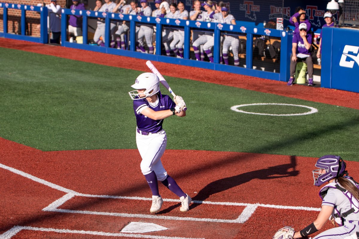 sfa_softball's tweet photo. 📸📸📸

#AxeEm https://t.co/jnX3fqphKu