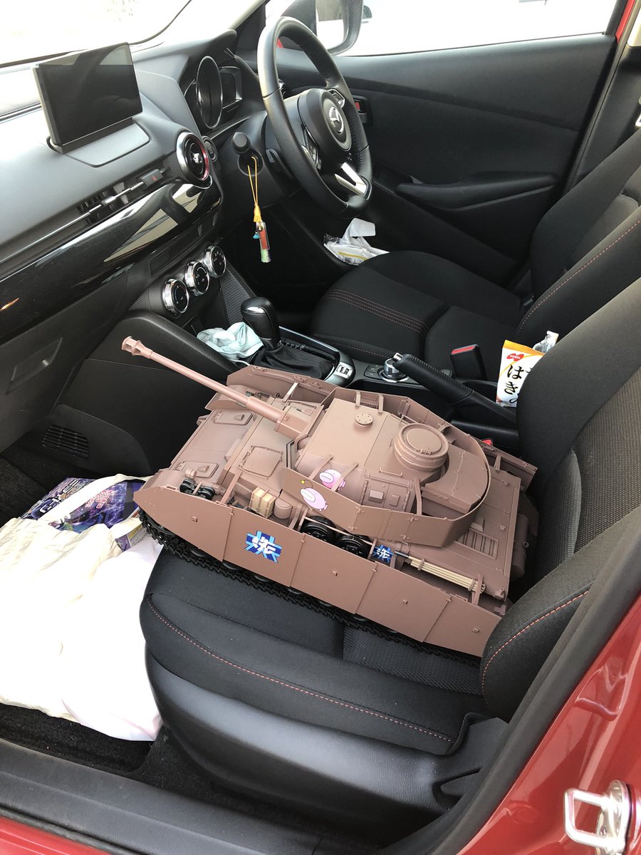 chipstar14's tweet photo. 助手席に戦車 https://t.co/mAC8o3qdQQ