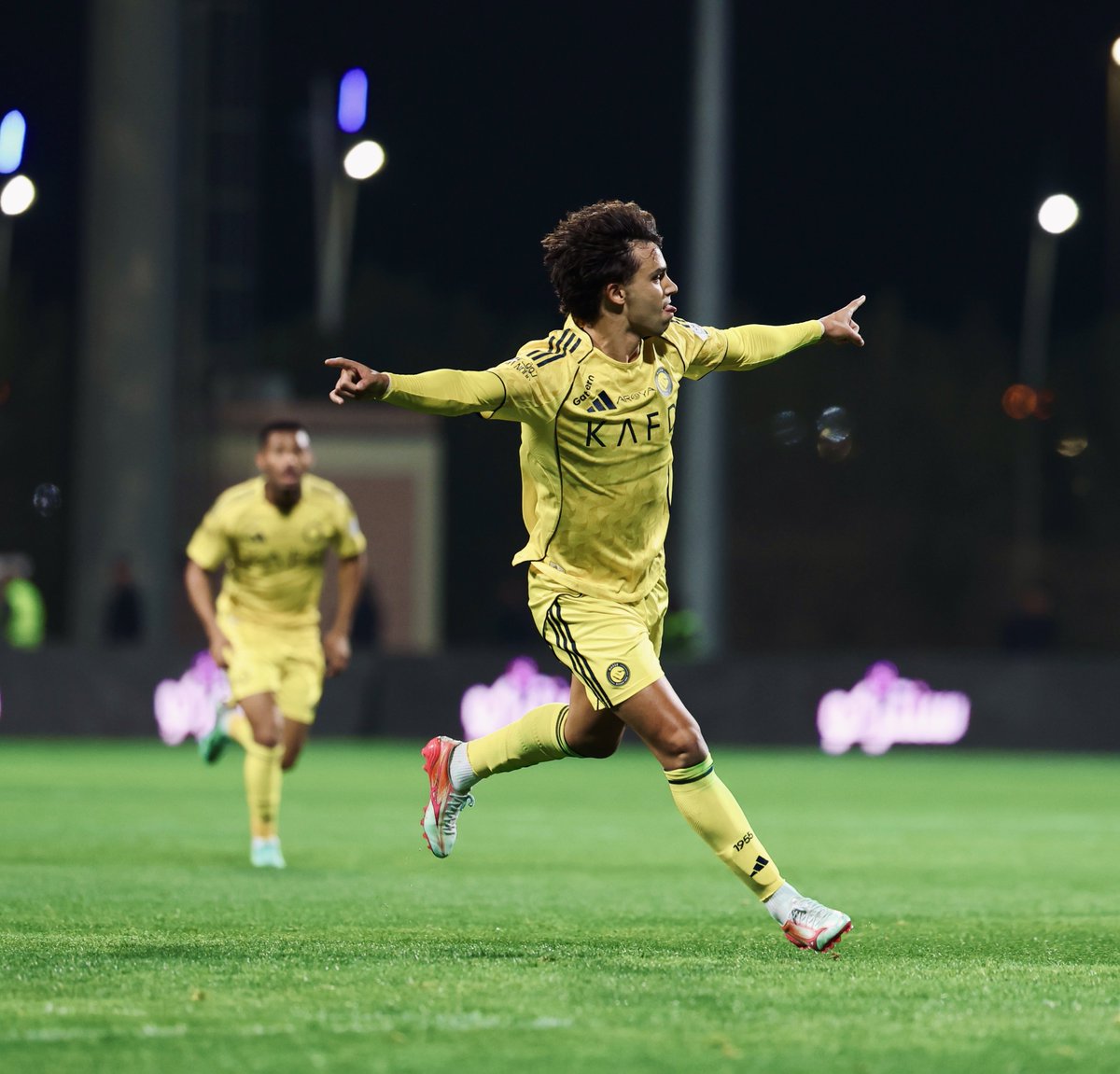 يا مدوّر الهين .. ترى الكايد أحلى 💛