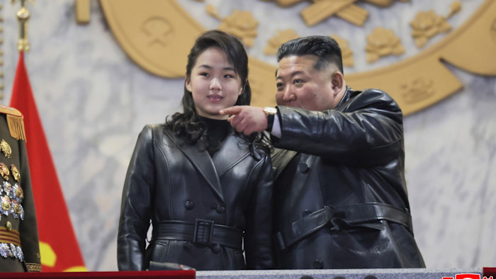 zhao_dashuai's tweet photo. And that's why daddy has nuclear weapons. https://t.co/f5mkawvpJK