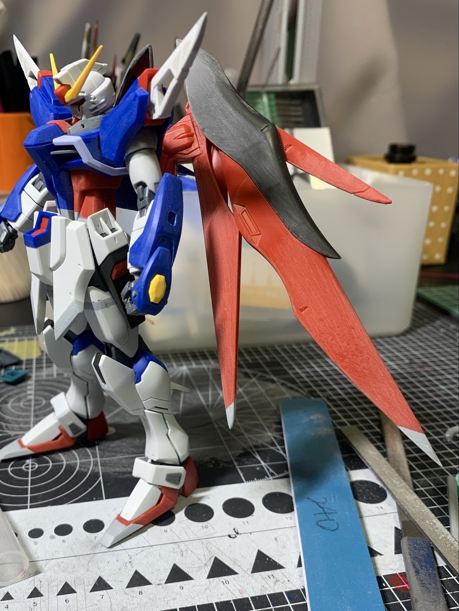 uesugiTake74537's tweet photo. 延長工作とモールドの掘り直しヒケ、パーティングライン消して、ようやくスジボリ開始。
首の延長迷ってます。
#ガンプラ好きと繋がりたい 
#ガンプラ
#ガンプラは自由だ 
#デスティニーガンダム https://t.co/j8upmzwdqF