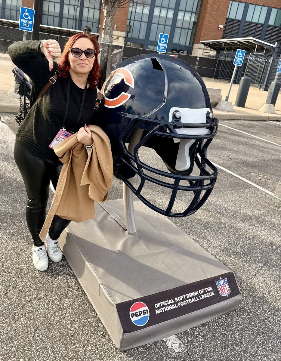 stacy_perez83's tweet image. Just a couple of NFC North rivals hanging at the NFL Combine fan experience #BearDown #GoPackGo @WendiEarley @WomenOf_FF