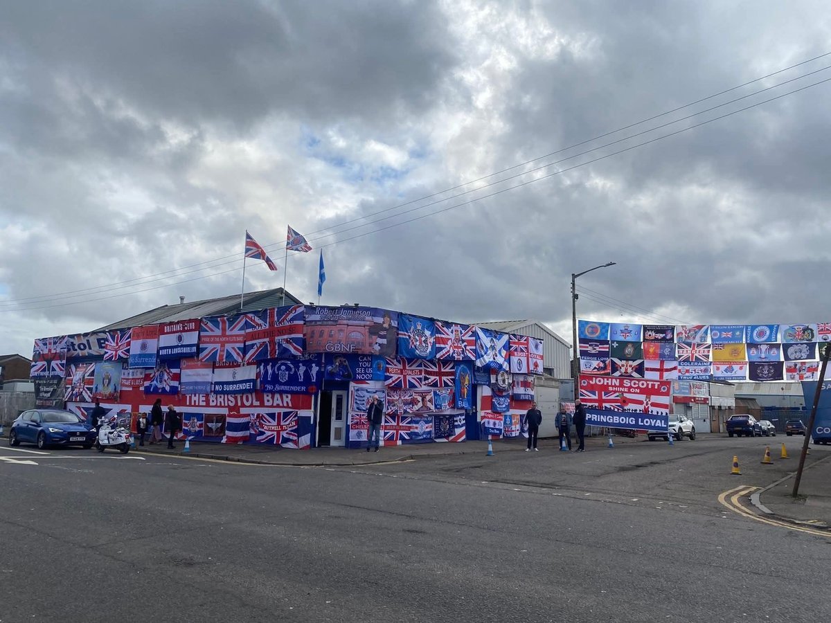 Flag day at Bristol Bar, Glasgow! 

Old Firm Eve 🇬🇧