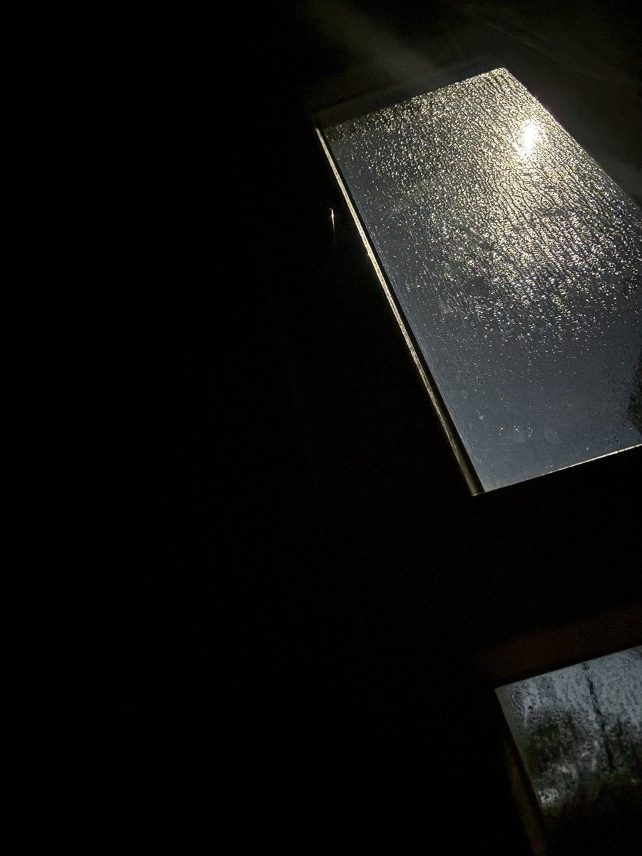 اعوف الغرفة واجيب السرير يم الشباك علمود هذا المنظر الي احبة❤️