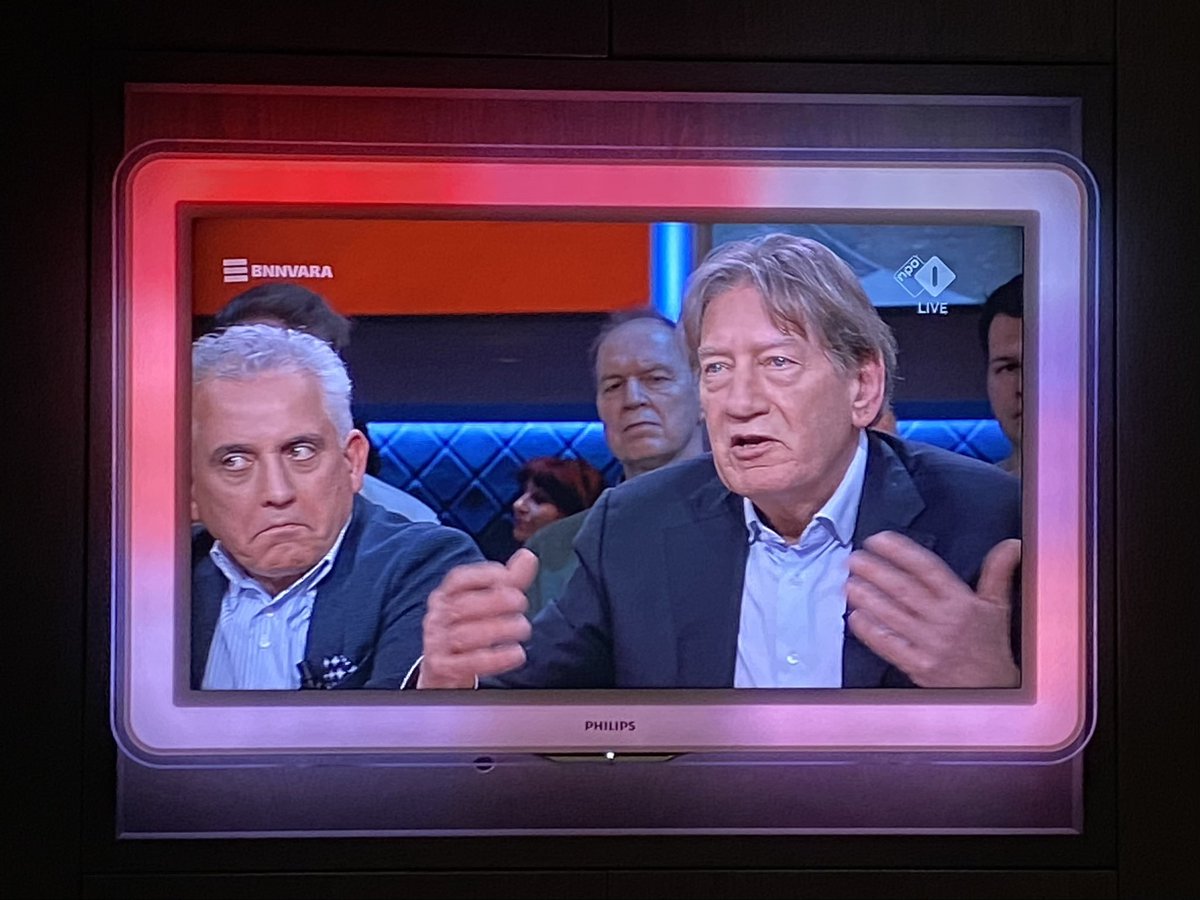Marco_van_loon's tweet photo. Iraanse schrijver Keyvan Shahbazi (nadat Rob de Wijk beweert dat de oppositie in Iran hopeloos verdeeld is). 

Het zegt genoeg. 
#PauwendeWit https://t.co/FdInZfp8Jt