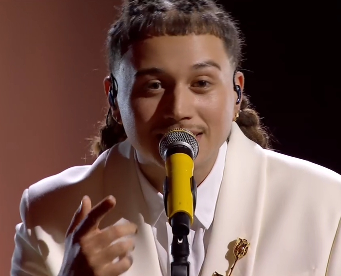 gabbanisgorilla's tweet photo. sayf i've only known you for 5 days but tu mi piaci tanto #sanremo2026 https://t.co/EduRg9JQMm