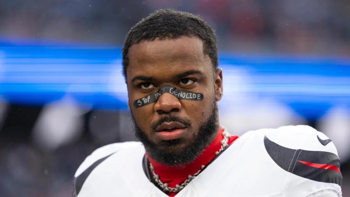 FootballCravee's tweet photo. RUMOR:
The Texans LB Azeez Al-Shaair has lowered his Iranian flag to half-staff. https://t.co/n7v9gwPX7a