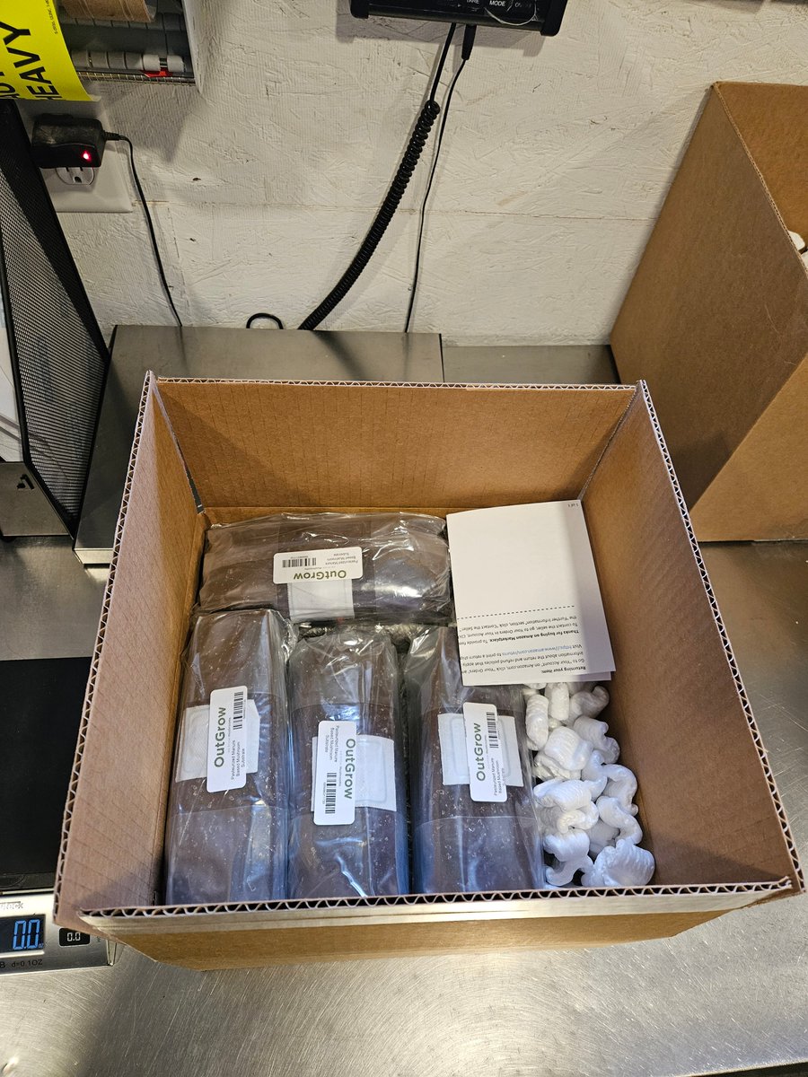 Out_Grow's tweet photo. We Ship Orders On Saturdays 📦🍄

Out-Grow ships 6 days a week to get your supplies to you as fast as possible. 

When it comes to mycology supplies, freshness and fast shipping genuinely matters, and we take that seriously.

👉 https://t.co/8wJmcJI09R

#mycology #fungi #mushroomcultivation