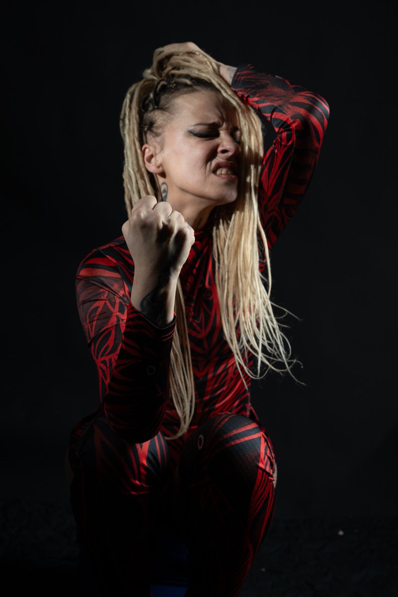 Iris_L_Or's tweet image. doing a photoshoot and being able to act on emotions is not exceptional, but for a photographer to catch those emotions is a talent &amp;lt;3 #proud #strenght #justme @CarolBamps