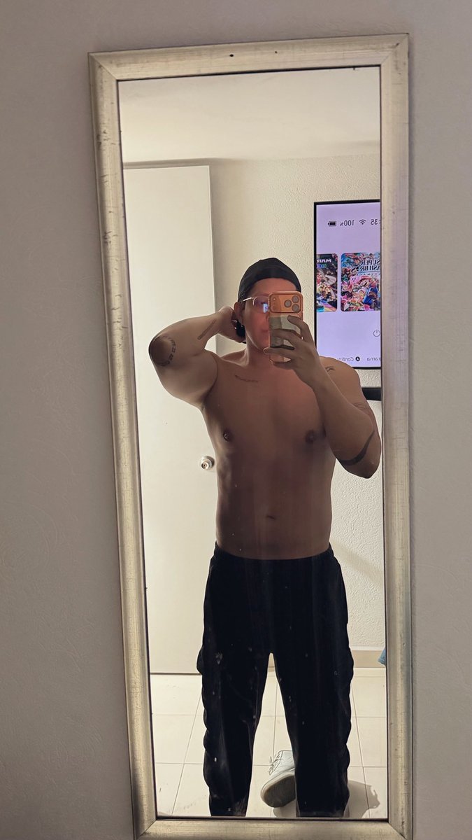 ivan_sinacento's tweet photo. After workout selfies 😝🫣 https://t.co/QoAc1dYBPp