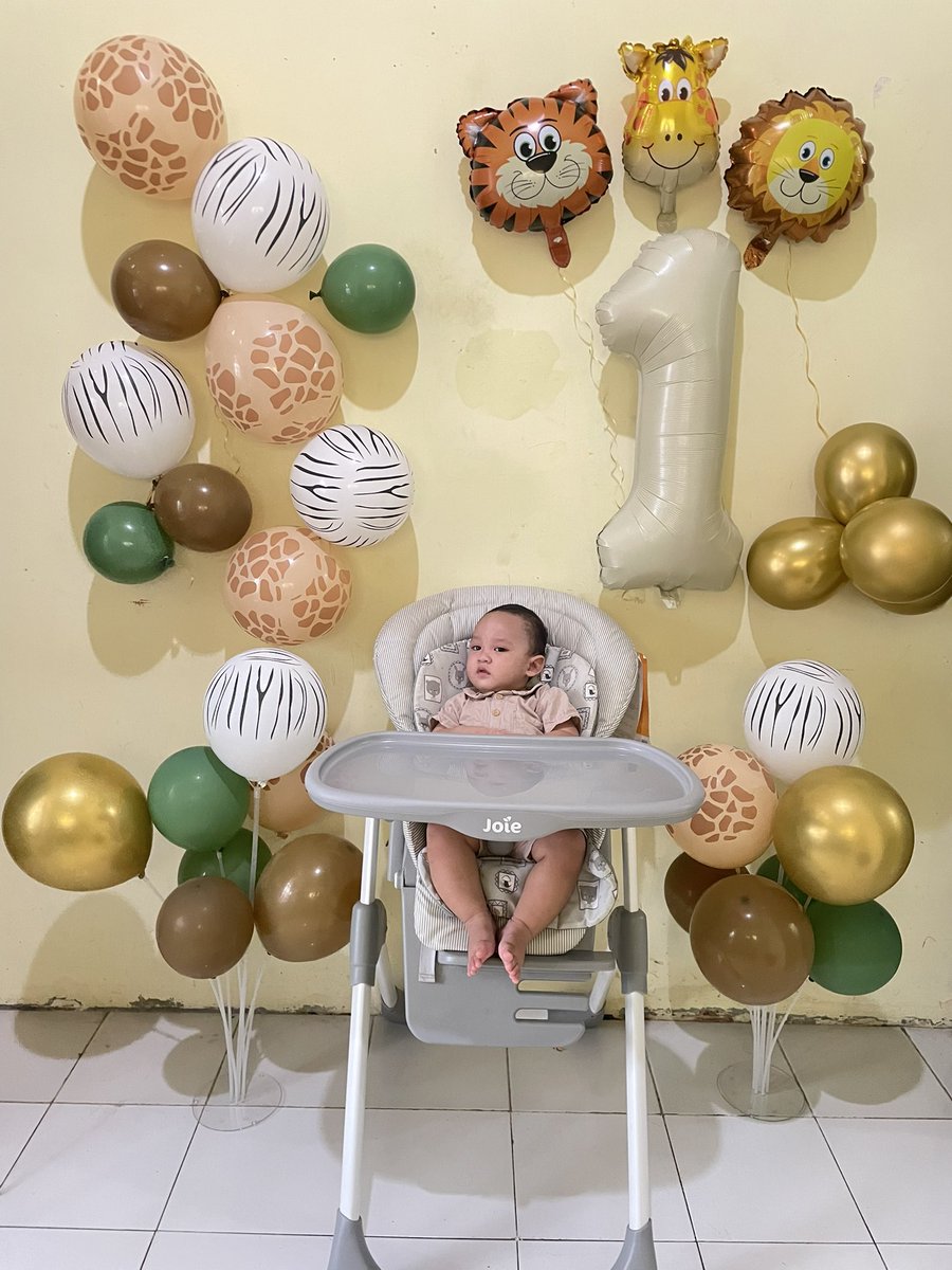 Selamat ulangtahun abang💜
Mami papi loveyou always🤗
Ga berasa bayi ini udh setahun😭