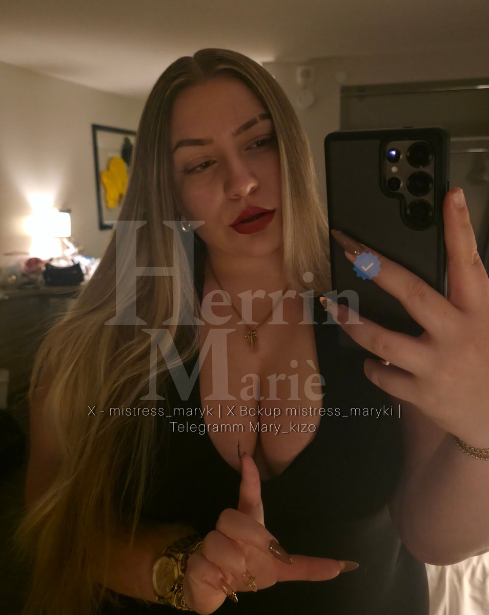 Ich liebe roten Lippenstift, ich liebe meine langen Haare, mein Goldschmuck und ich liebe es wenn du mir zeigst das du mich anbetest 🤑🔥

Wird Zeit für ein geiles, Manipulatives Melken🥵
Silent sends sind auch erlaubt💋