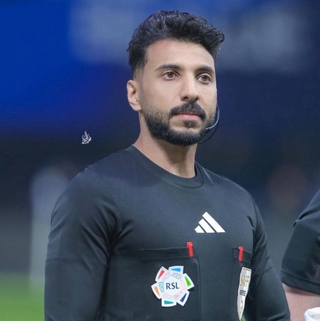 تحية للحكم العويدان ومساعدية ...
لقد كان أميناً في مواقفة طيلة شوطي اللقاء
  بدليل إتفاق المحلليين على صحة قراراته .
#النصر_الفيحاء 
الحكم المحلي يتفوق في المباريات التي يديرها  وهناك شرذمة لهم مواقف مضادة .